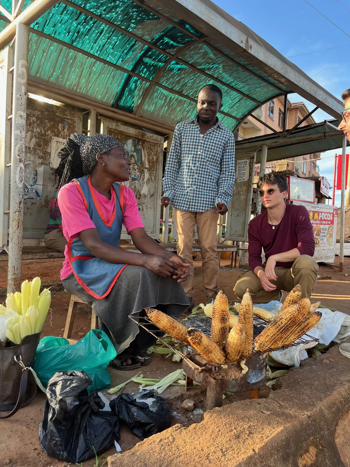 Un incontro al mercato, tra le donne e i giovani di Ubuntu for Change.